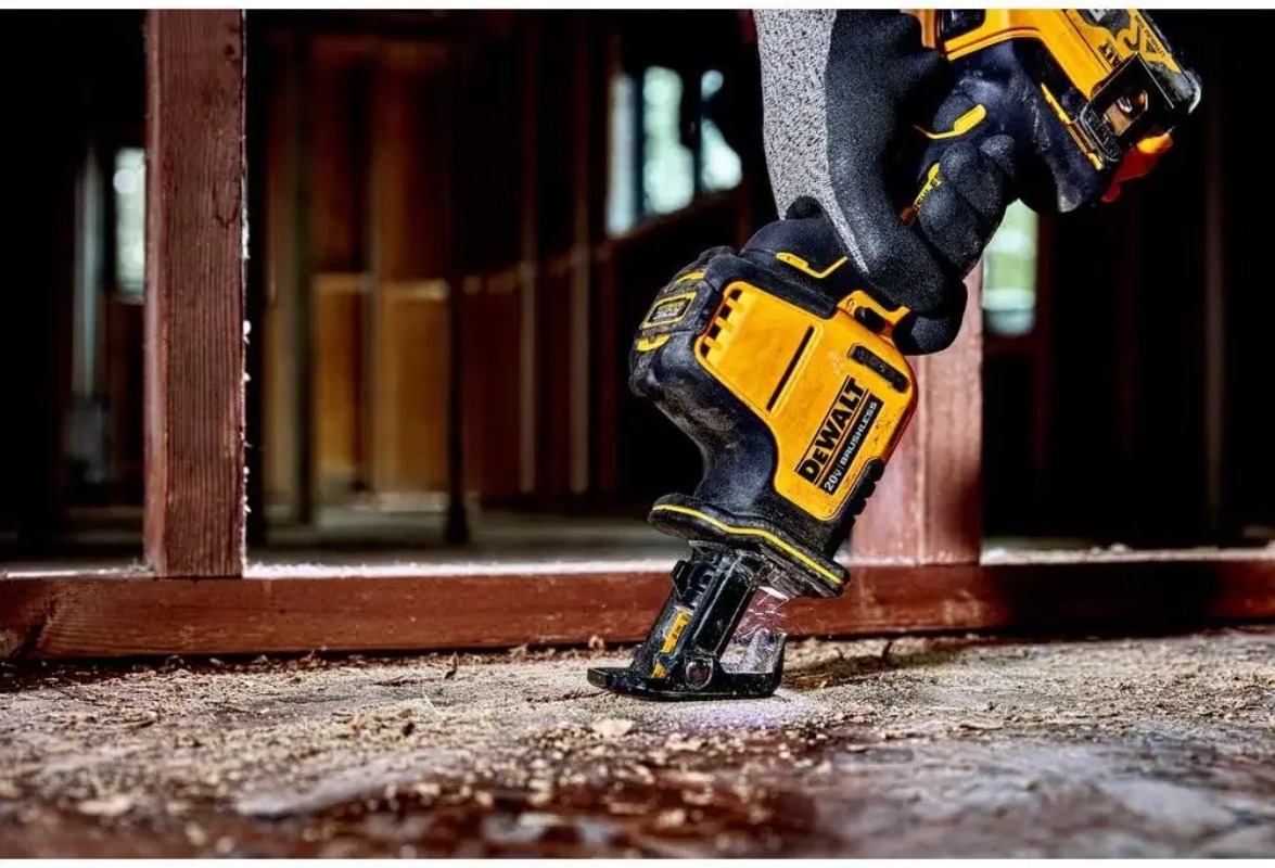 DEWALT DCS369 20V MAX* Sega a  - Woodworking Hand Saw recensione e prezzo